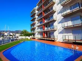 Apartment Cap Mestral Roses